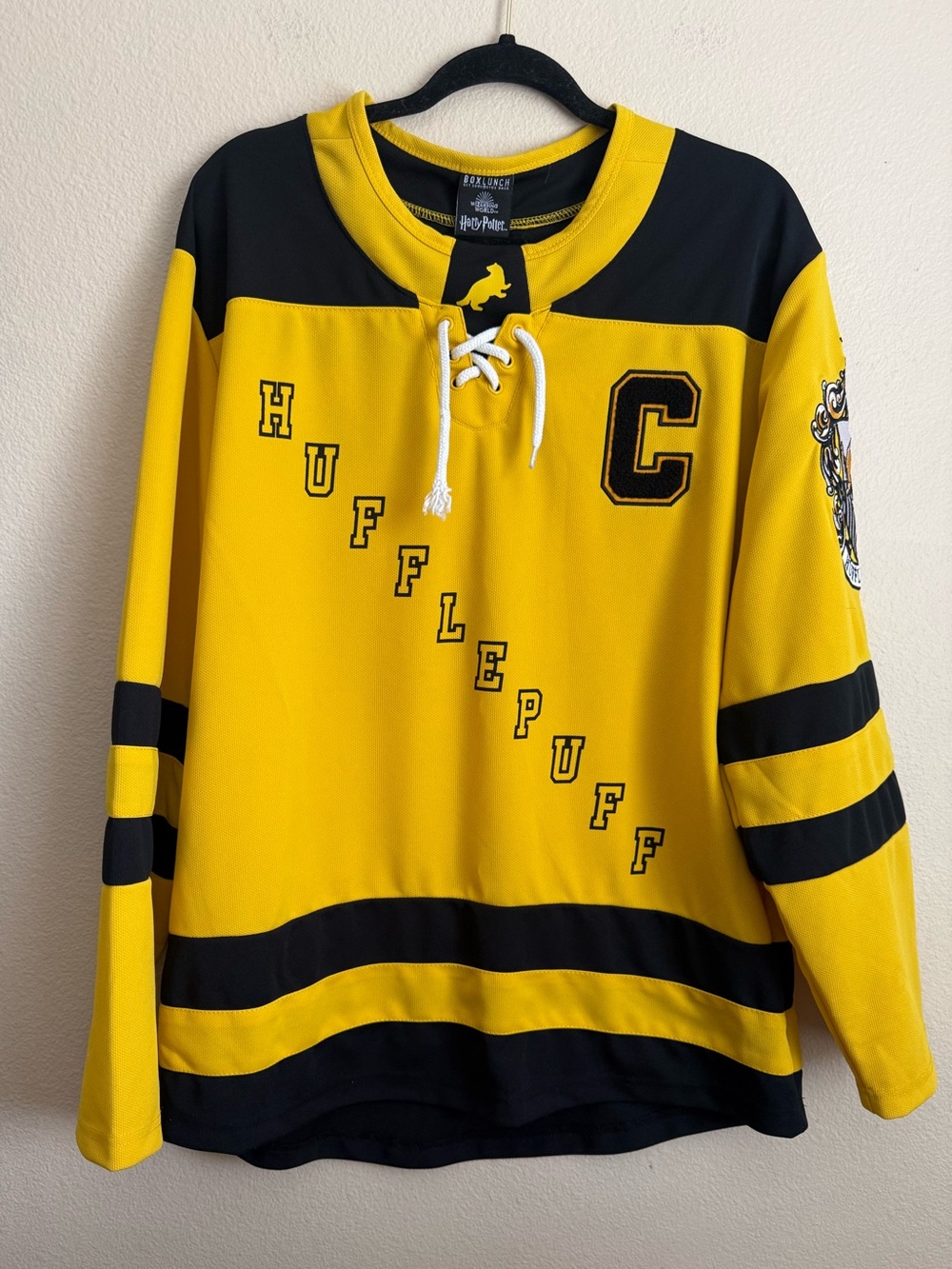 Harry Potter Hockey Jersey Hufflepuff Seeker BoxLunch Adult Sz M Boxlunch